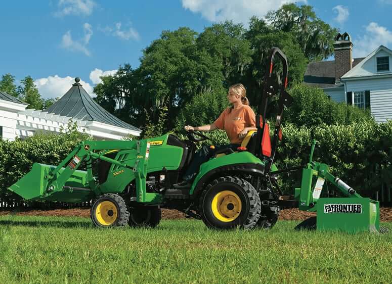 Садовый мини-трактор John Deere 1023E