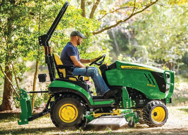 Садовый мини-трактор John Deere 1025R