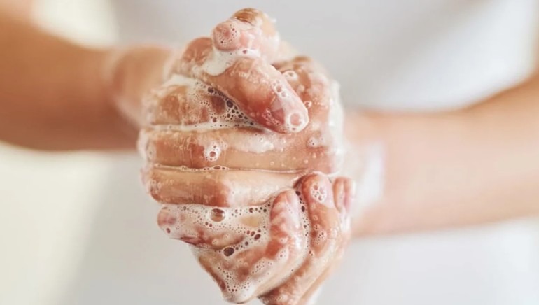 Как правильно мыть руки зимой?