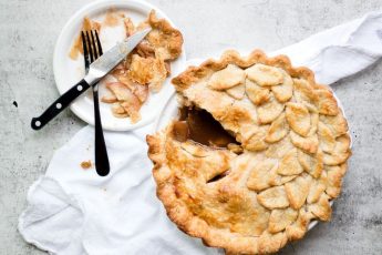 Американский яблочный пирог - "Apple pie" с карамелью