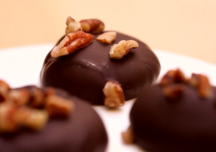 Как сделать шоколад с орехами
