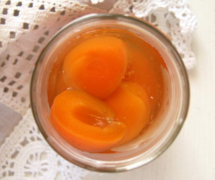 Компот из диких абрикосов. kompot iz abrikosa v sirope. Компот из диких абрикосов фото. Компот из диких абрикосов-kompot iz abrikosa v sirope. картинка Компот из диких абрикосов. картинка kompot iz abrikosa v sirope. Продолжая тему заготовок, как не затронуть такую, как компоты и в частности, компот из абрикосов на зиму. Рецепты довольно простые, не требующие много времени, а в результате: