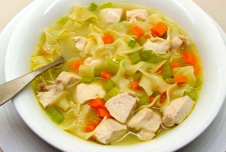 Куриный суп с лапшой