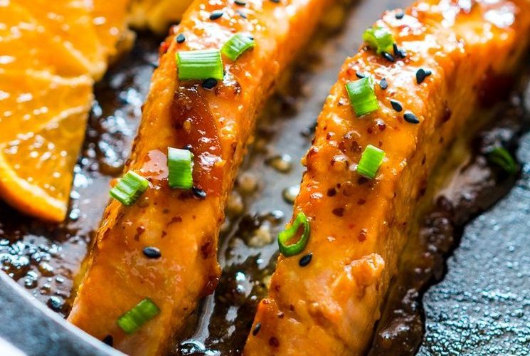 Лосось в медовом соусе с овощами