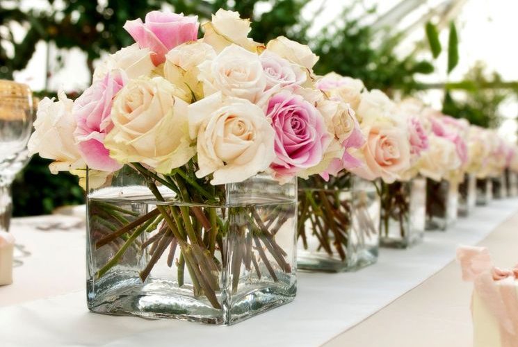 Оформление свадебных столов цветами