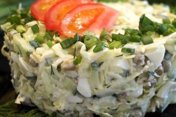 Вкусный и простой салат из капусты