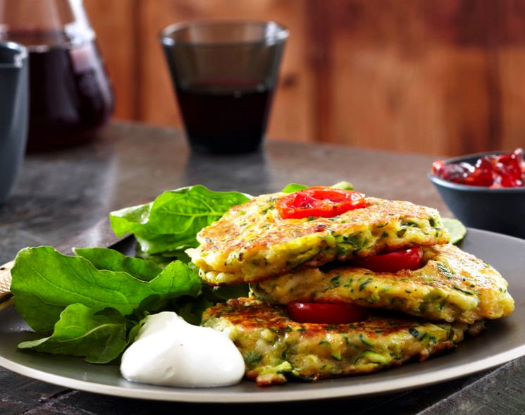 Рецепт острых оладий из кабачков с чесноком