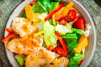 Самый простой и вкусный рецепт - салата с курицей
