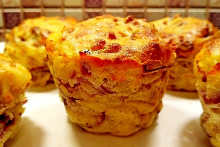 Ароматные творожные кексы с сыром и луком