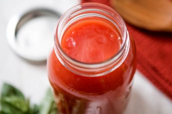Домашний рецепт приготовления томатного сока на зиму